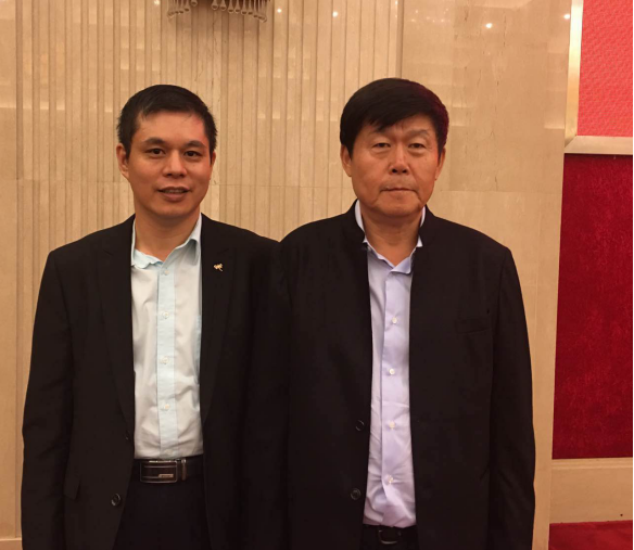 宝运莱董事长郑两斌与北京黑龙江企业商会会长田在玮合影
