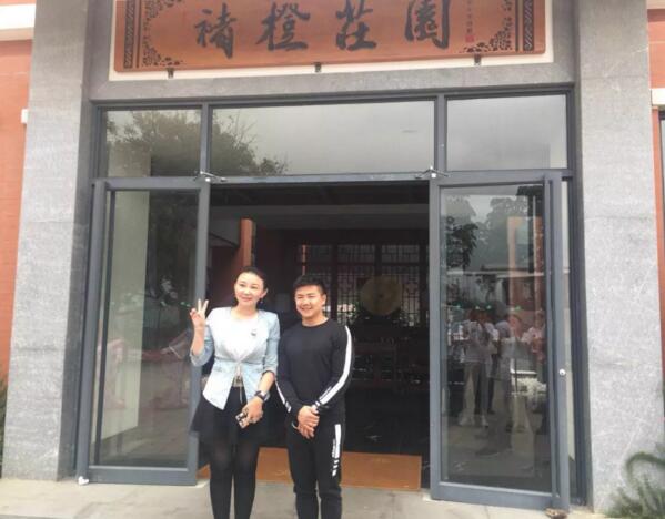 宝运莱总裁(左)与型动体育始人、奥运陈一冰(右)